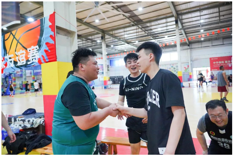 文達通股份“WIN籃球俱樂部”與青島西海岸新區(qū)中心醫(yī)院籃球隊友誼賽圓滿舉辦