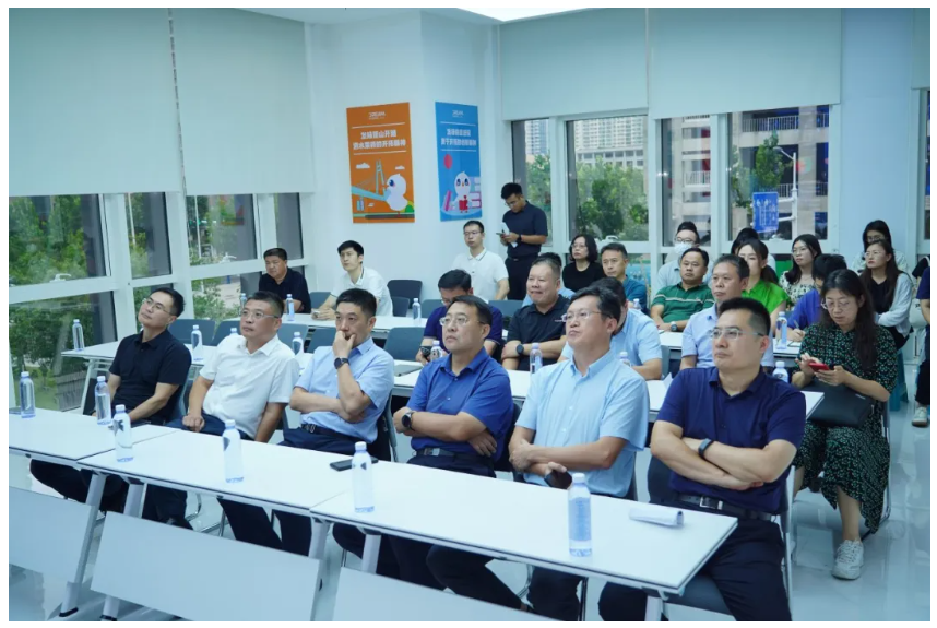 2024年青島市便民設(shè)施進社區(qū)暨智慧城市宣講活動順利舉辦