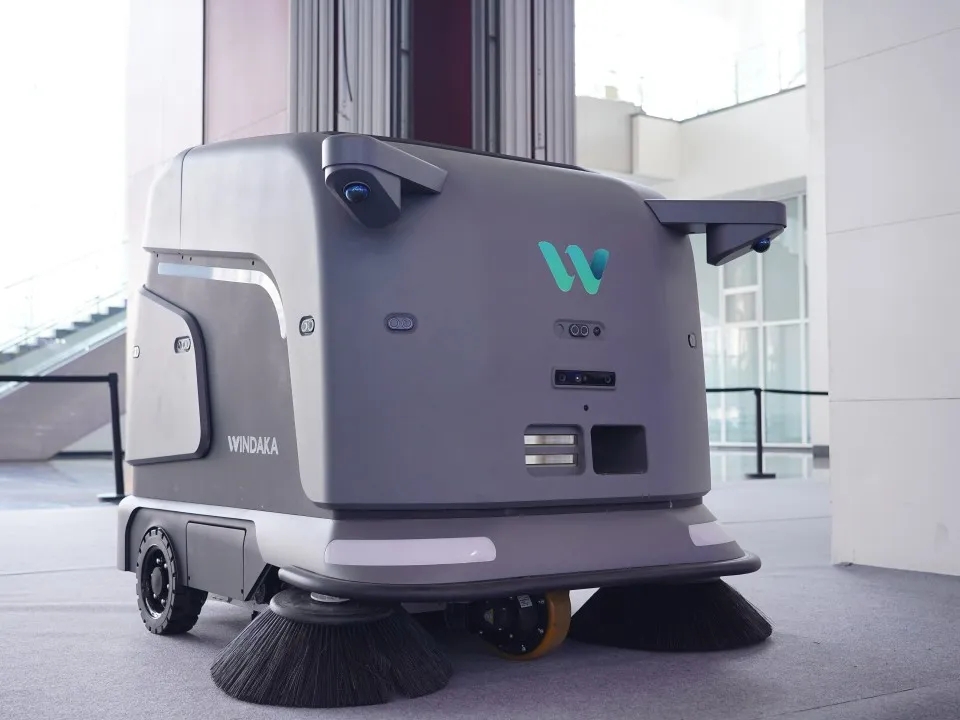 文達通股份發(fā)布全場景服務機器人矩陣:從清潔安防到情感陪伴的“端到端”智慧服務 文達通股份發(fā)布全場景服務機器人矩陣:從清潔安防到情感陪伴的“端到端”智慧服務