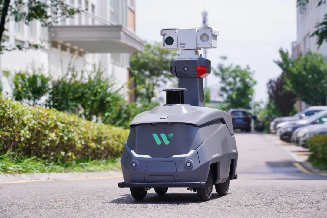 文達通股份發(fā)布全場景服務機器人矩陣:從清潔安防到情感陪伴的“端到端”智慧服務 文達通股份發(fā)布全場景服務機器人矩陣:從清潔安防到情感陪伴的“端到端”智慧服務